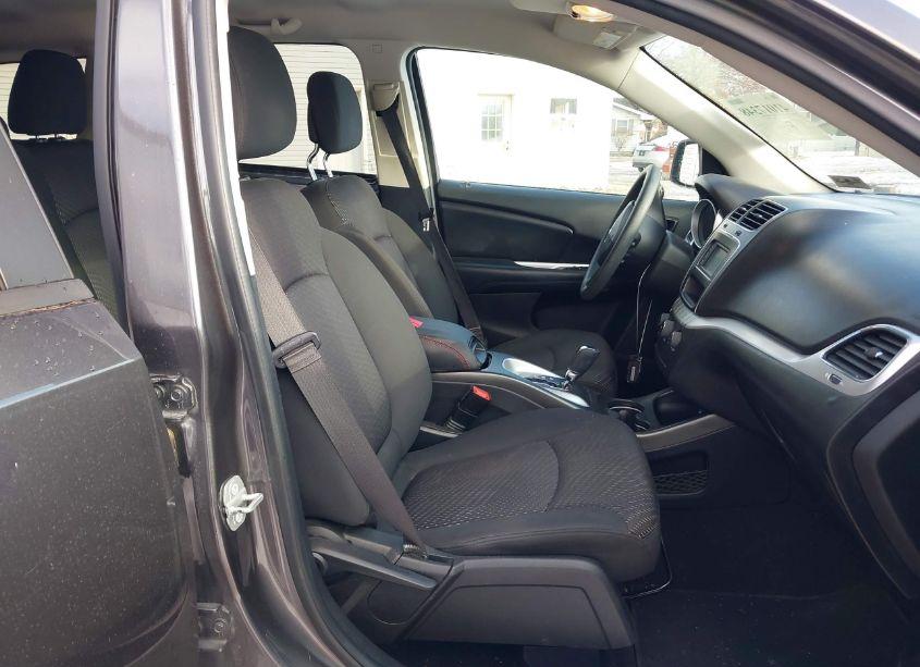 Photo 5 of 2018 Dodge Journey SE (VIN 3C4PDCAB7JT345633)