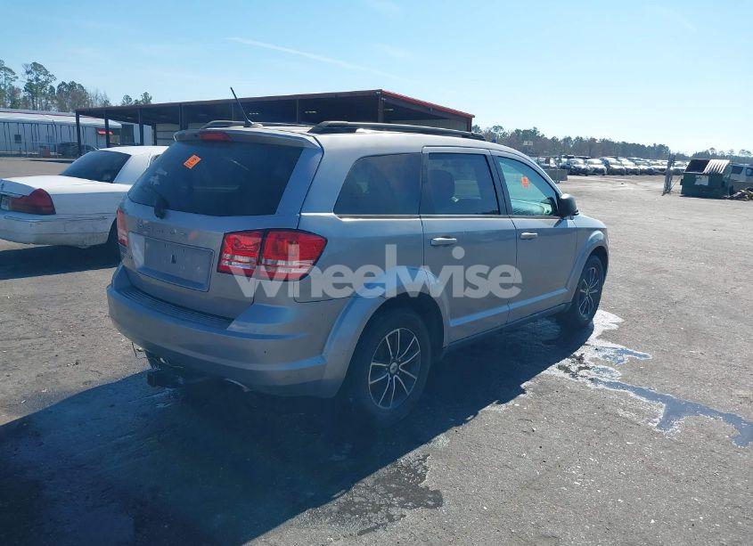 Photo 4 of 2018 Dodge Journey SE (VIN 3C4PDCAB7JT382066)