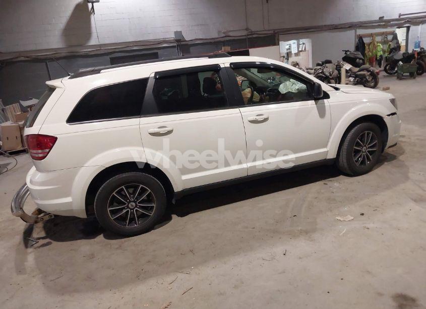 Photo 4 of 2018 Dodge Journey SE (VIN 3C4PDCAB7JT428818)