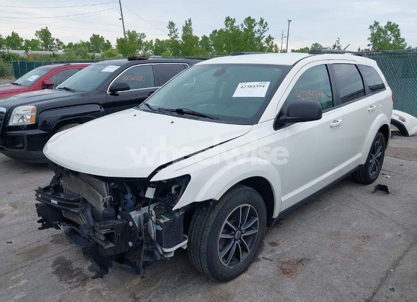 Photo 2 of 2018 Dodge Journey SE (VIN 3C4PDCAB7JT447675)