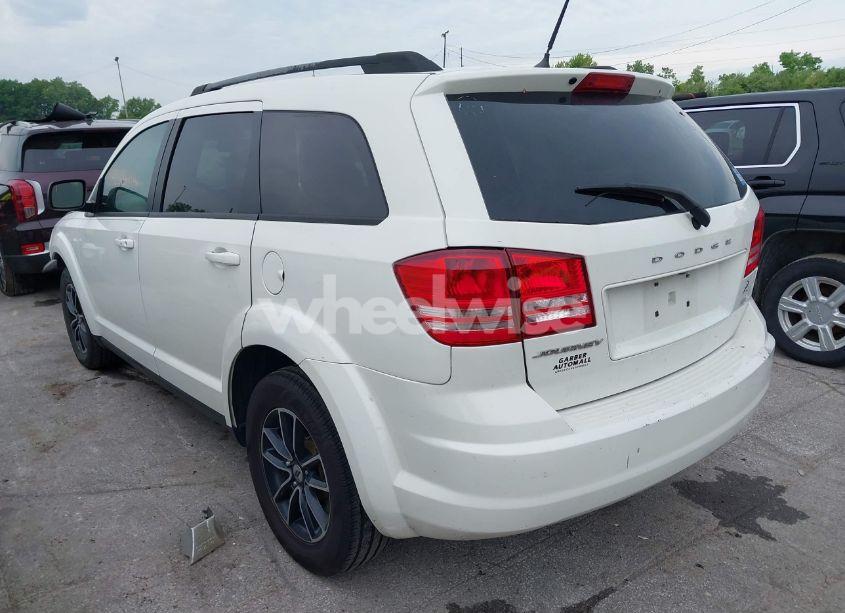Photo 3 of 2018 Dodge Journey SE (VIN 3C4PDCAB7JT447675)