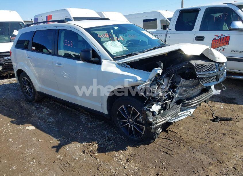 2018 Dodge Journey SE (VIN 3C4PDCAB7JT521046) main photo