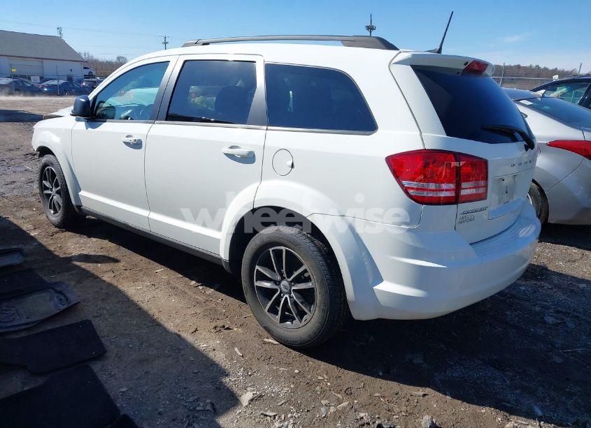 Photo 3 of 2018 Dodge Journey SE (VIN 3C4PDCAB7JT521046)