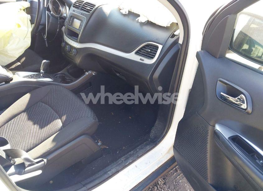 Photo 5 of 2018 Dodge Journey SE (VIN 3C4PDCAB7JT521046)