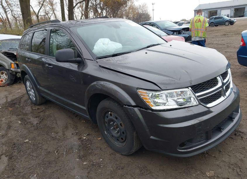 2018 Dodge Journey SE (VIN 3C4PDCAB7JT534976) main photo