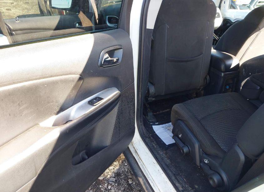 Photo 8 of 2016 Dodge Journey SE (VIN 3C4PDCAB8GT171614)