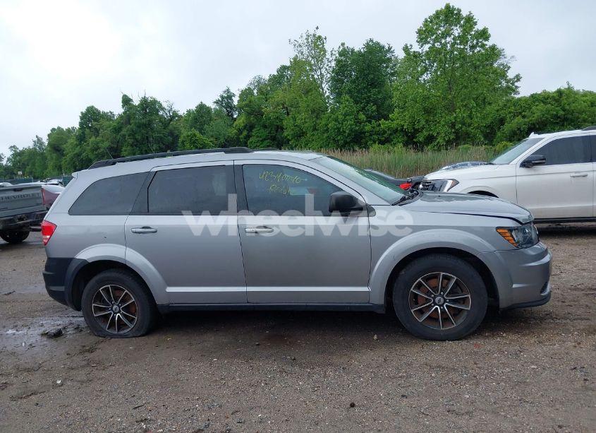 Photo 13 of 2018 Dodge Journey SE (VIN 3C4PDCAB8JT229700)