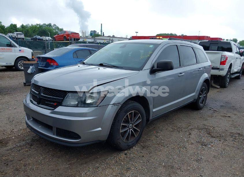 Photo 2 of 2018 Dodge Journey SE (VIN 3C4PDCAB8JT229700)