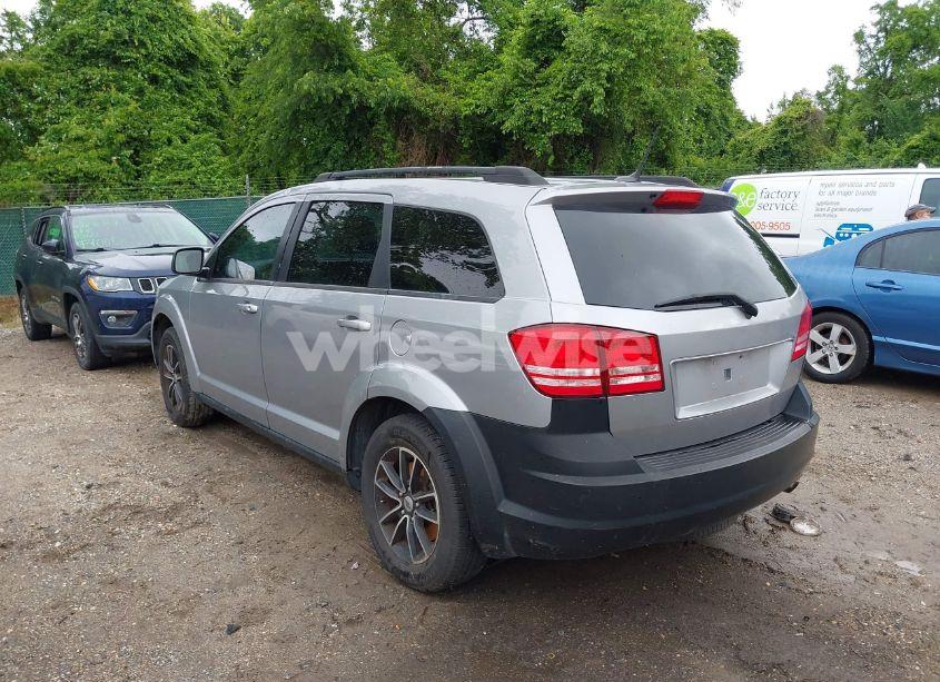 Photo 3 of 2018 Dodge Journey SE (VIN 3C4PDCAB8JT229700)