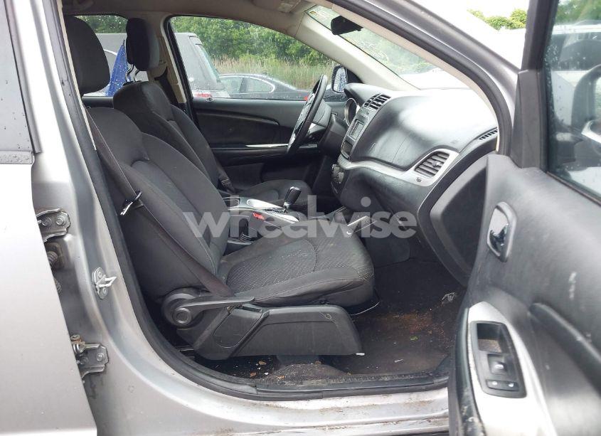 Photo 5 of 2018 Dodge Journey SE (VIN 3C4PDCAB8JT229700)