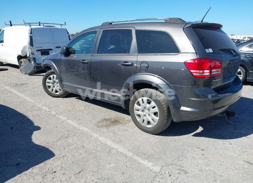 Photo 3 of 2018 Dodge Journey SE (VIN 3C4PDCAB8JT384411)
