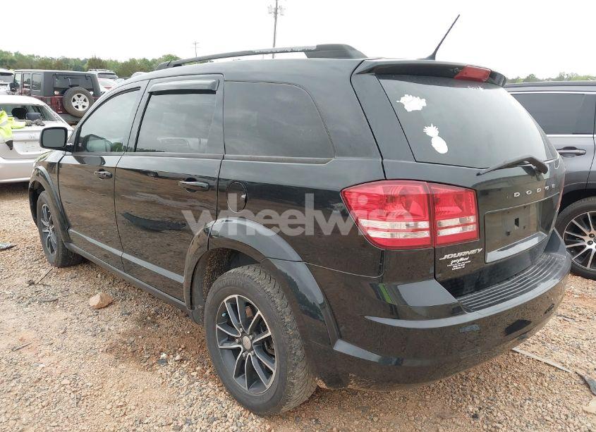 Photo 3 of 2018 Dodge Journey SE (VIN 3C4PDCAB8JT439584)