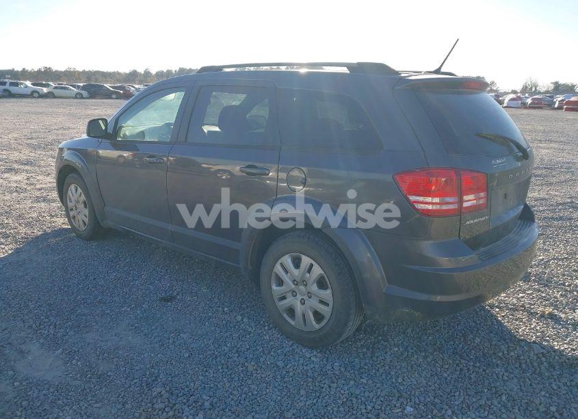Photo 3 of 2018 Dodge Journey SE (VIN 3C4PDCAB8JT444574)
