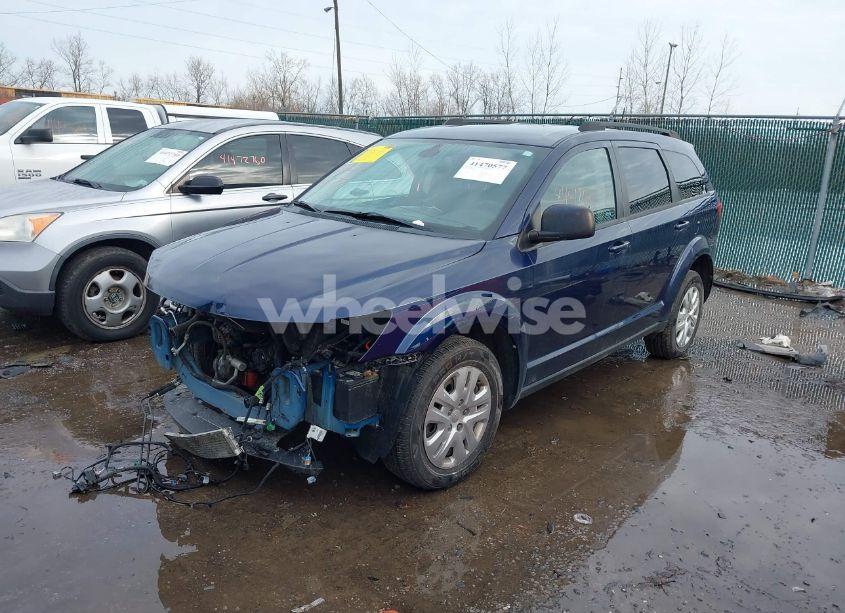 Photo 2 of 2018 Dodge Journey SE (VIN 3C4PDCAB8JT496111)