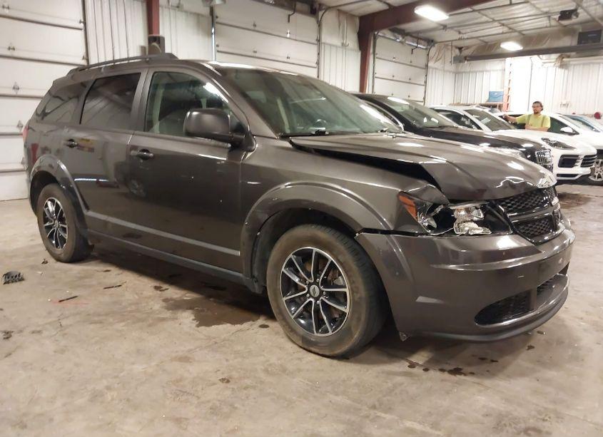 2018 Dodge Journey SE (VIN 3C4PDCAB8JT496724) main photo