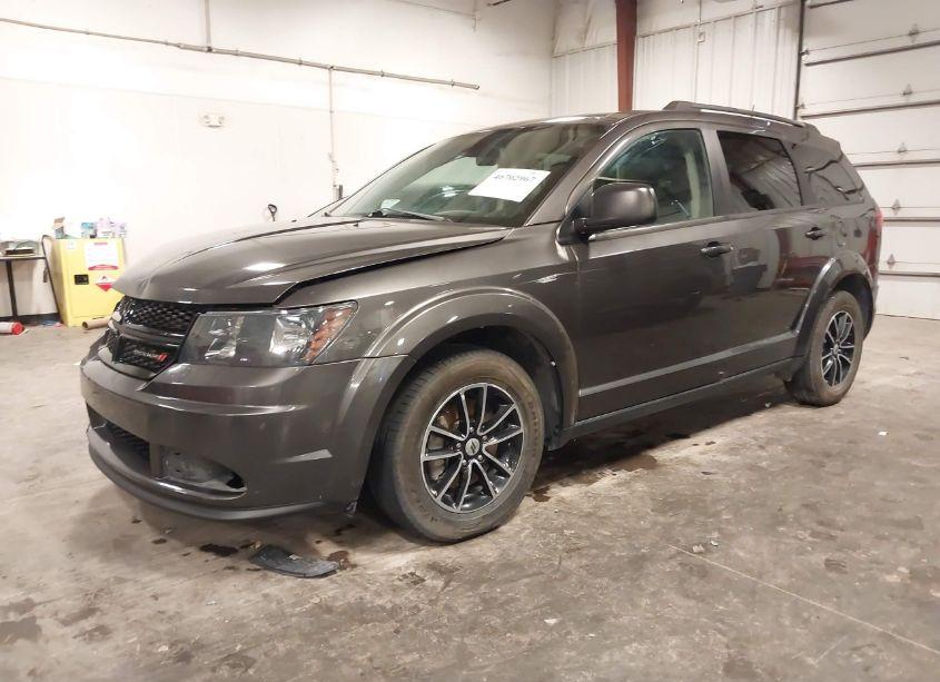 Photo 2 of 2018 Dodge Journey SE (VIN 3C4PDCAB8JT496724)