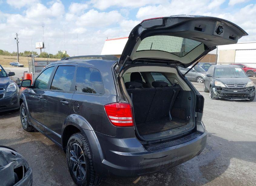 Photo 3 of 2018 Dodge Journey SE (VIN 3C4PDCAB8JT533108)