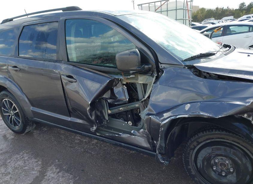 Photo 6 of 2018 Dodge Journey SE (VIN 3C4PDCAB8JT533108)