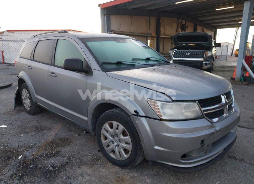 2018 Dodge Journey SE (VIN 3C4PDCAB9JT183214) main photo