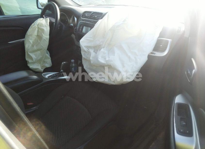 Photo 5 of 2018 Dodge Journey SE (VIN 3C4PDCAB9JT254279)