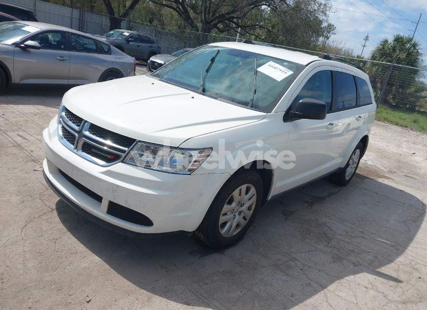 Photo 2 of 2018 Dodge Journey SE (VIN 3C4PDCAB9JT273012)