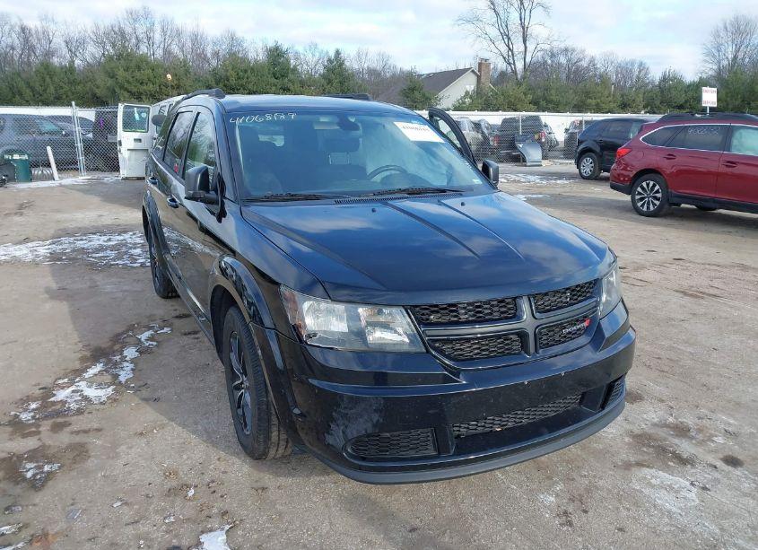 2018 Dodge Journey SE (VIN 3C4PDCAB9JT295320) main photo