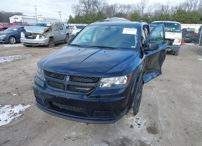 Photo 2 of 2018 Dodge Journey SE (VIN 3C4PDCAB9JT295320)
