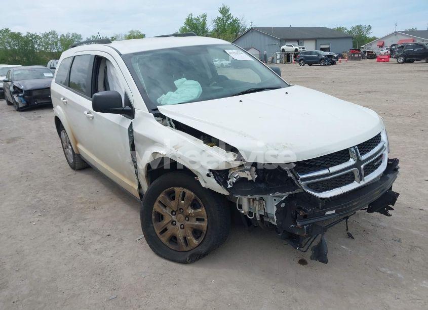 2018 Dodge Journey SE (VIN 3C4PDCAB9JT301892) main photo