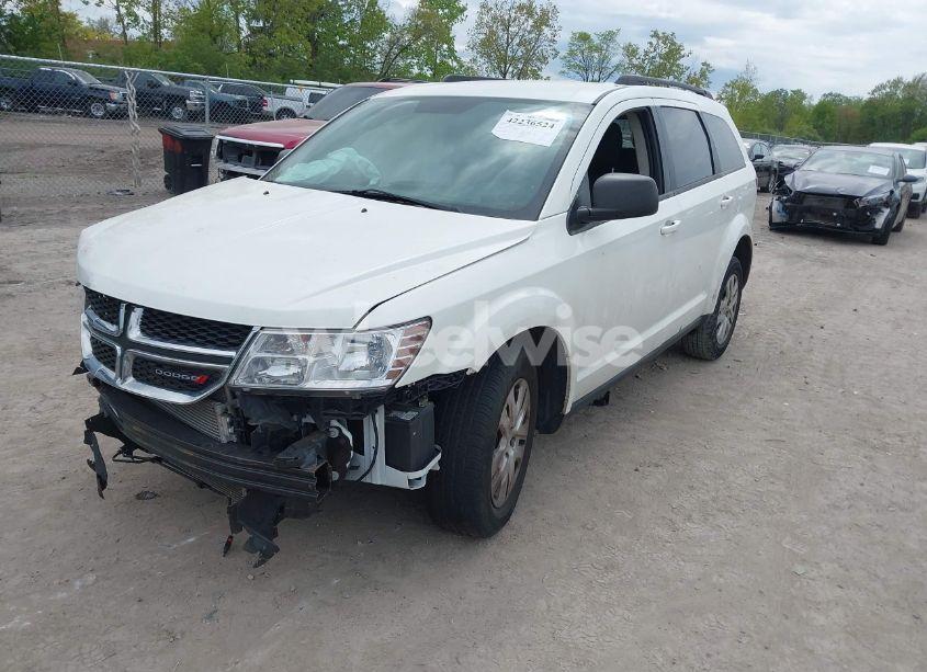 Photo 2 of 2018 Dodge Journey SE (VIN 3C4PDCAB9JT301892)