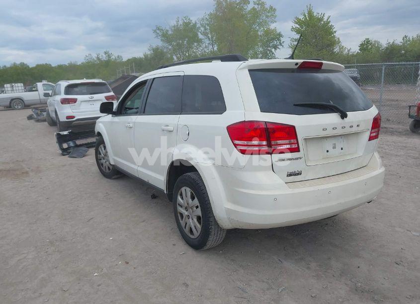 Photo 3 of 2018 Dodge Journey SE (VIN 3C4PDCAB9JT301892)