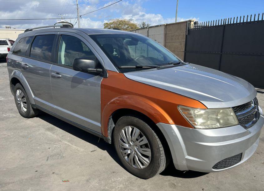 2018 Dodge Journey SE (VIN 3C4PDCAB9JT426794) main photo
