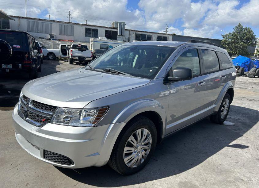 Photo 2 of 2018 Dodge Journey SE (VIN 3C4PDCAB9JT426794)
