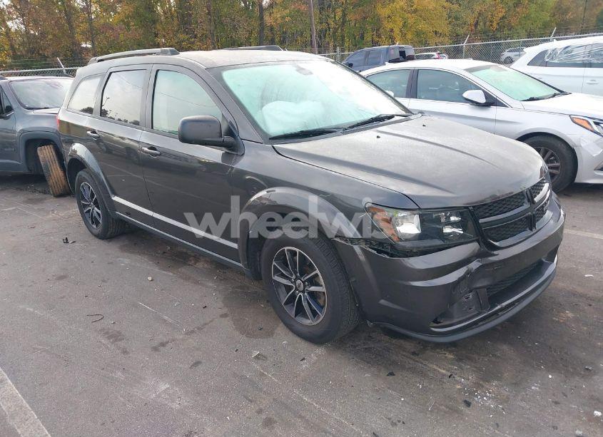 2018 Dodge Journey SE (VIN 3C4PDCAB9JT445233) main photo