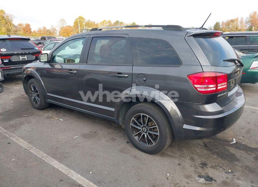 Photo 3 of 2018 Dodge Journey SE (VIN 3C4PDCAB9JT445233)