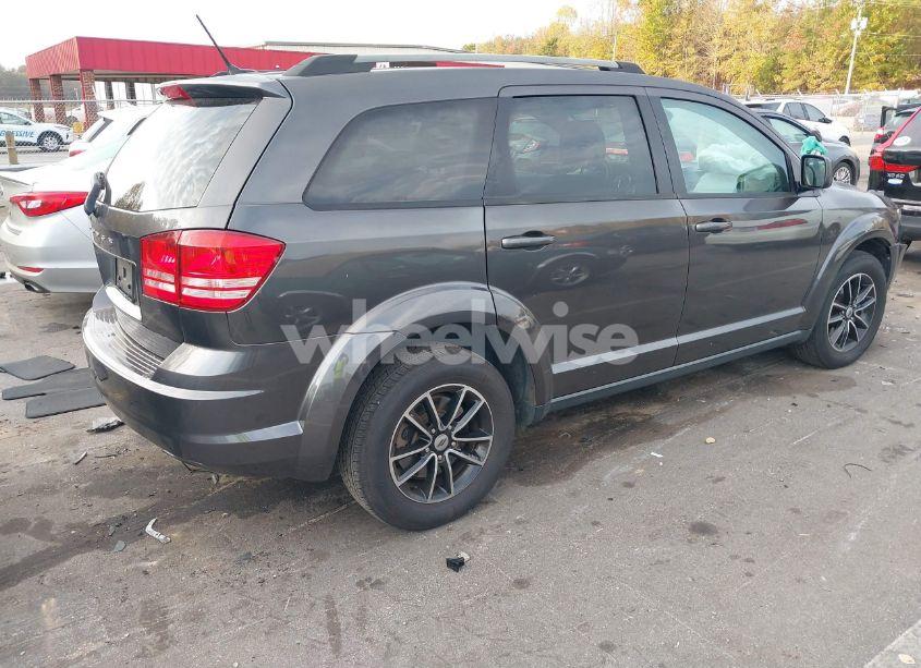 Photo 4 of 2018 Dodge Journey SE (VIN 3C4PDCAB9JT445233)