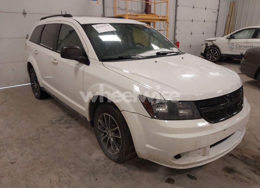 2018 Dodge Journey SE (VIN 3C4PDCAB9JT497896) main photo