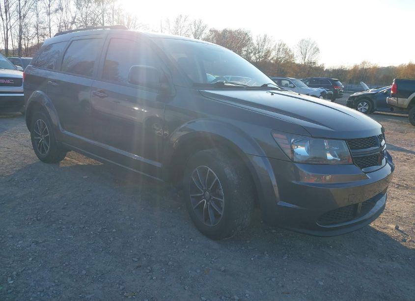 2017 Dodge Journey SE (VIN 3C4PDCABXHT582028) main photo