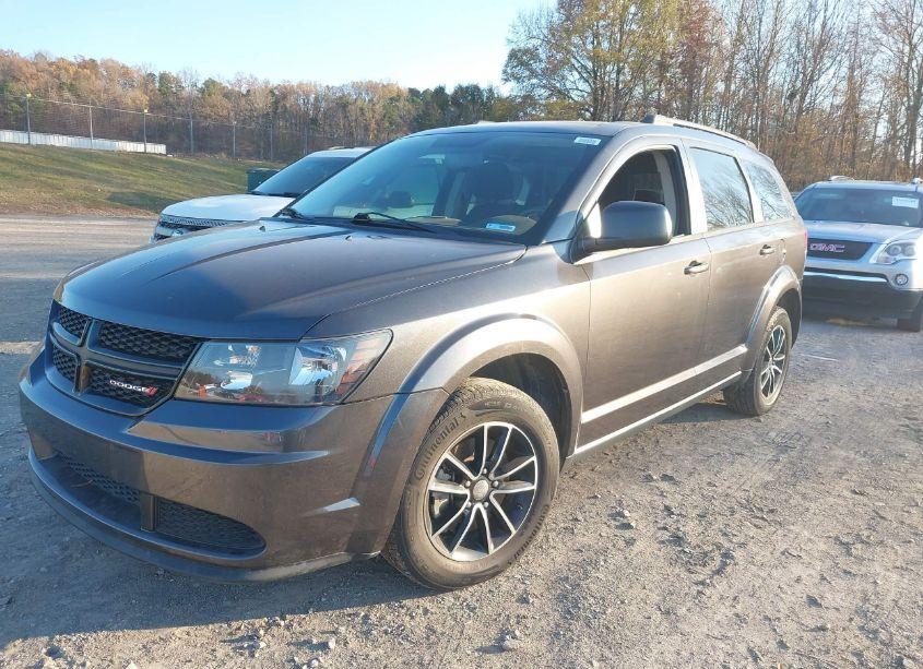 Photo 2 of 2017 Dodge Journey SE (VIN 3C4PDCABXHT582028)