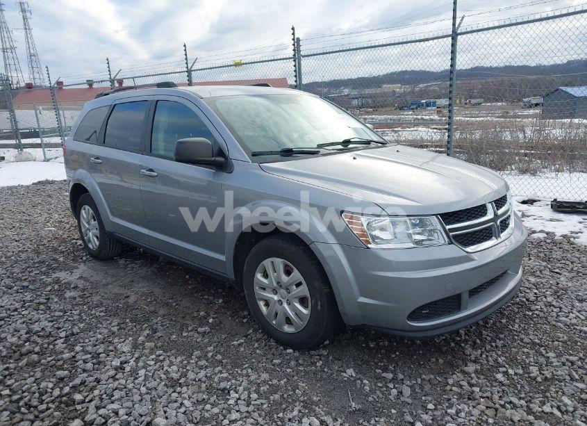 2017 Dodge Journey SE (VIN 3C4PDCABXHT662106) main photo