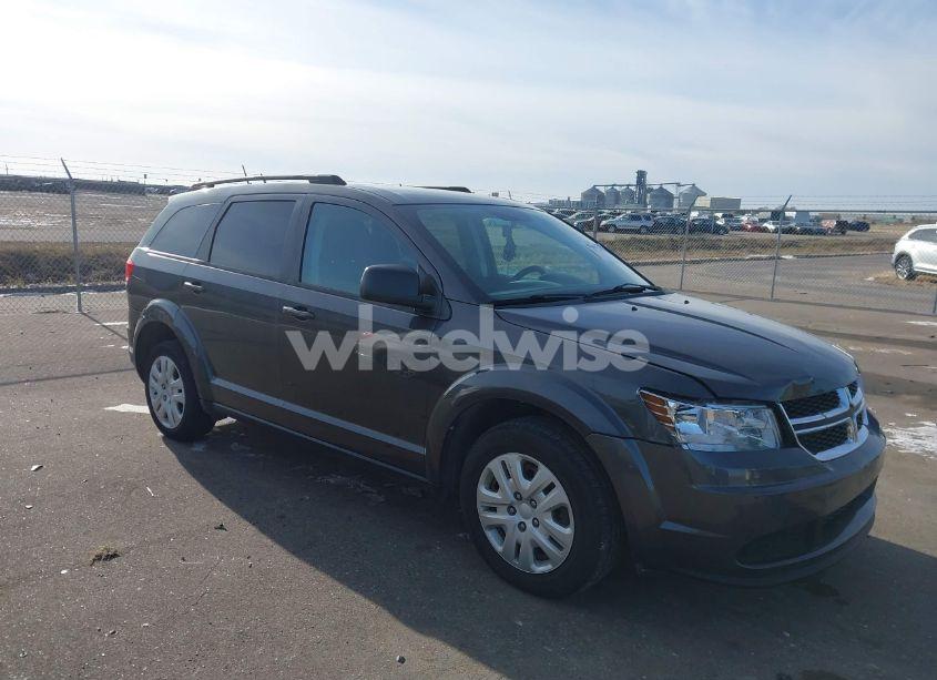 2017 Dodge Journey SE (VIN 3C4PDCABXHT694716) main photo