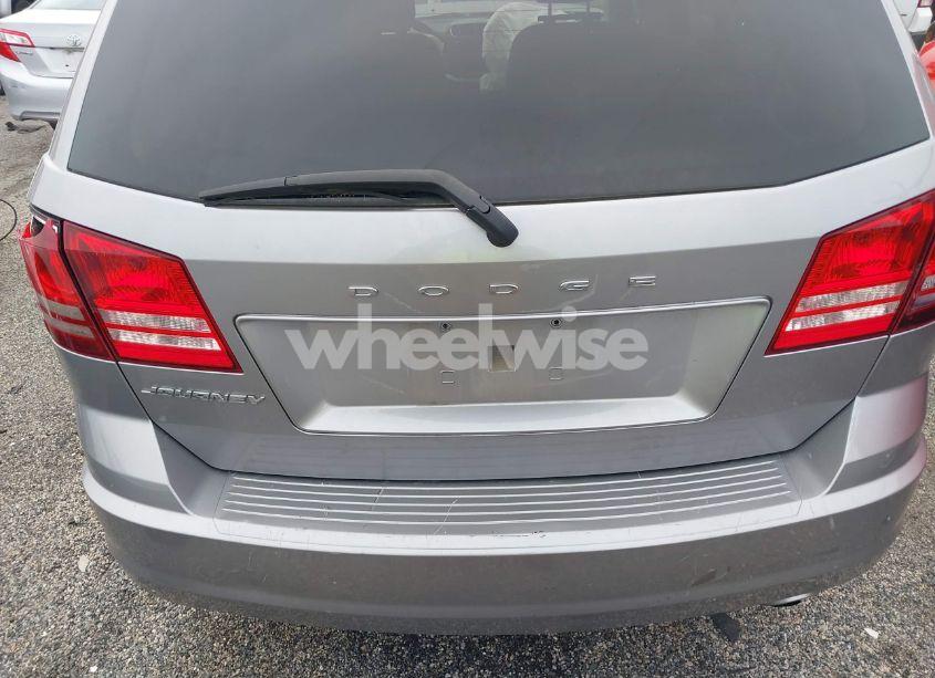 Photo 16 of 2018 Dodge Journey SE (VIN 3C4PDCABXJT171198)