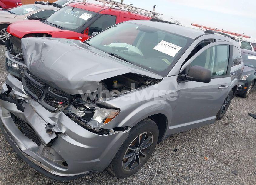 Photo 2 of 2018 Dodge Journey SE (VIN 3C4PDCABXJT171198)