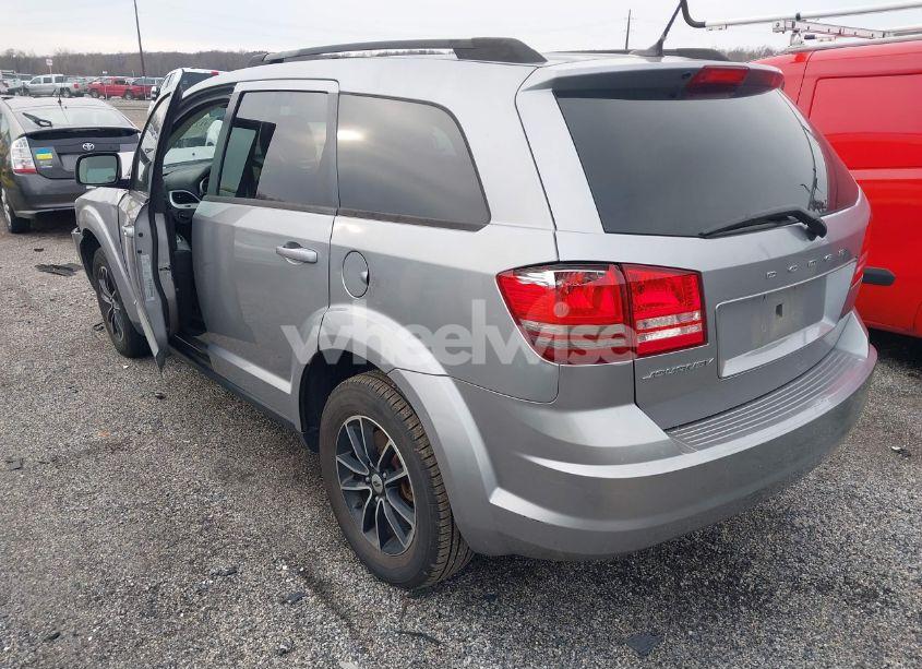 Photo 3 of 2018 Dodge Journey SE (VIN 3C4PDCABXJT171198)