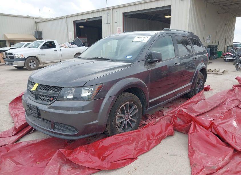 Photo 2 of 2018 Dodge Journey SE (VIN 3C4PDCABXJT276601)