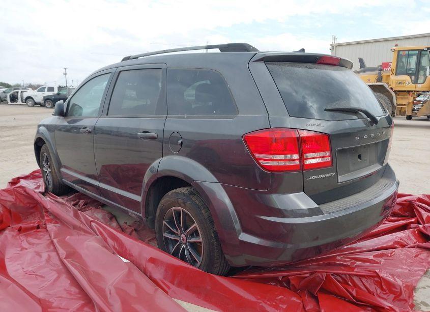 Photo 3 of 2018 Dodge Journey SE (VIN 3C4PDCABXJT276601)