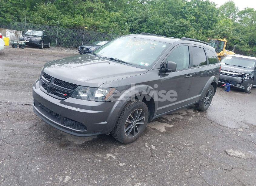 Photo 2 of 2018 Dodge Journey SE (VIN 3C4PDCABXJT319785)