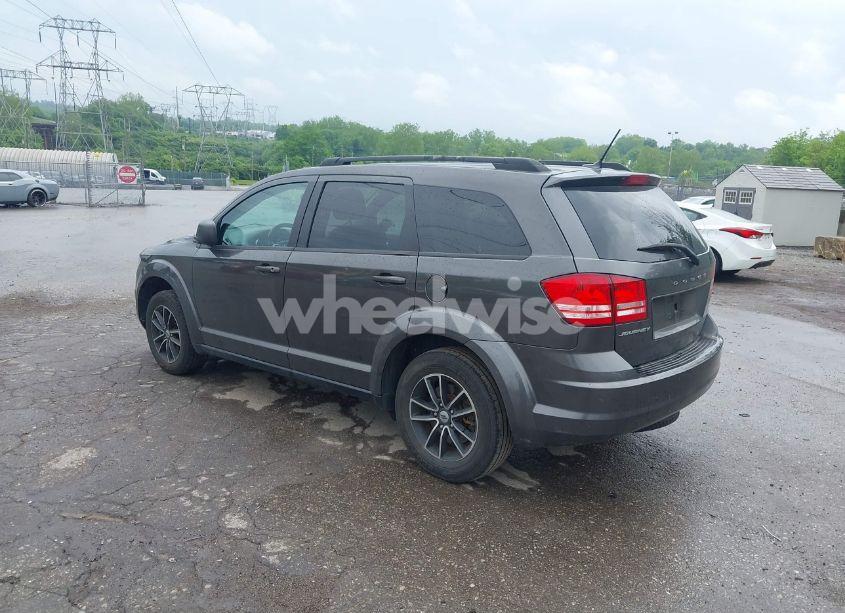 Photo 3 of 2018 Dodge Journey SE (VIN 3C4PDCABXJT319785)