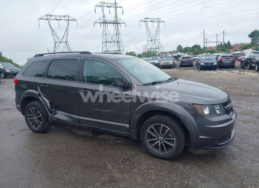 Photo 6 of 2018 Dodge Journey SE (VIN 3C4PDCABXJT319785)