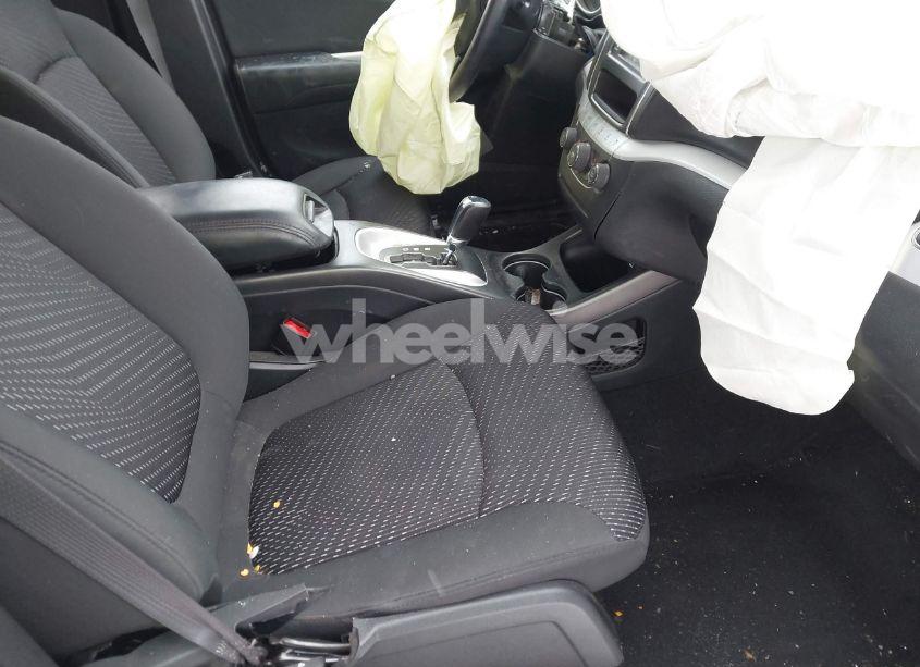 Photo 5 of 2018 Dodge Journey SE (VIN 3C4PDCABXJT421393)