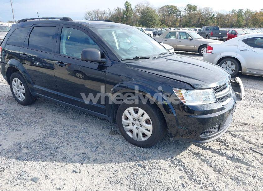 2018 Dodge Journey SE (VIN 3C4PDCABXJT445662) main photo